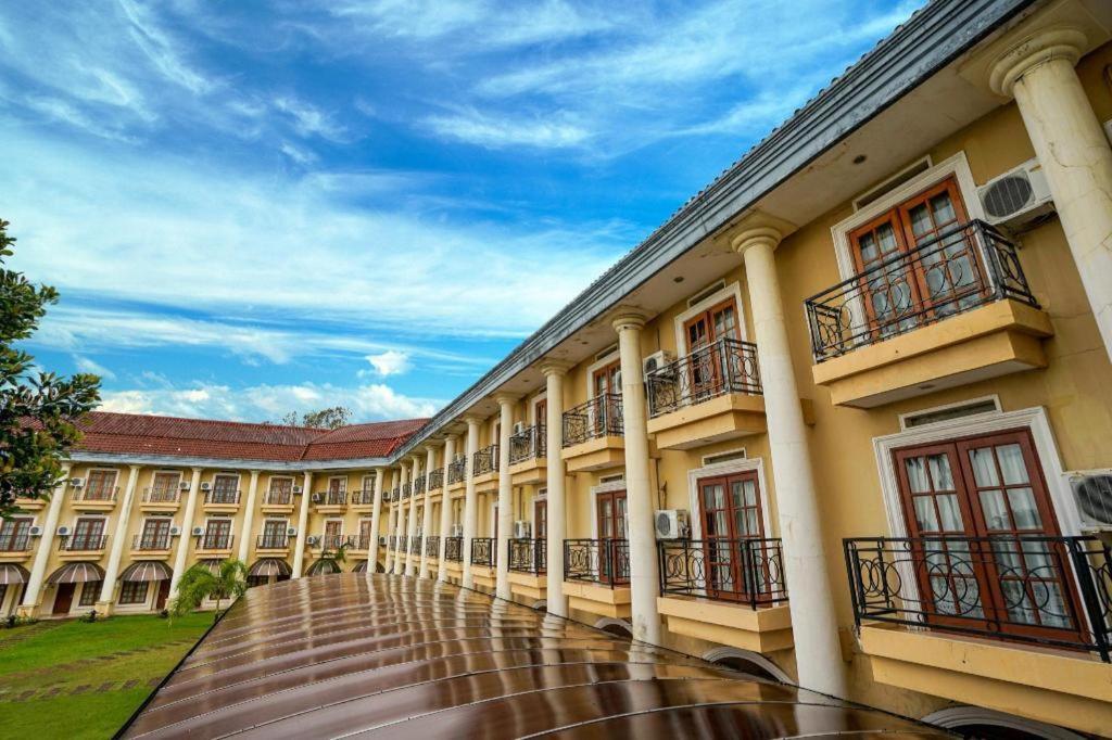 Oyo 395 Tretes Raya Hotel Prigen Exterior photo