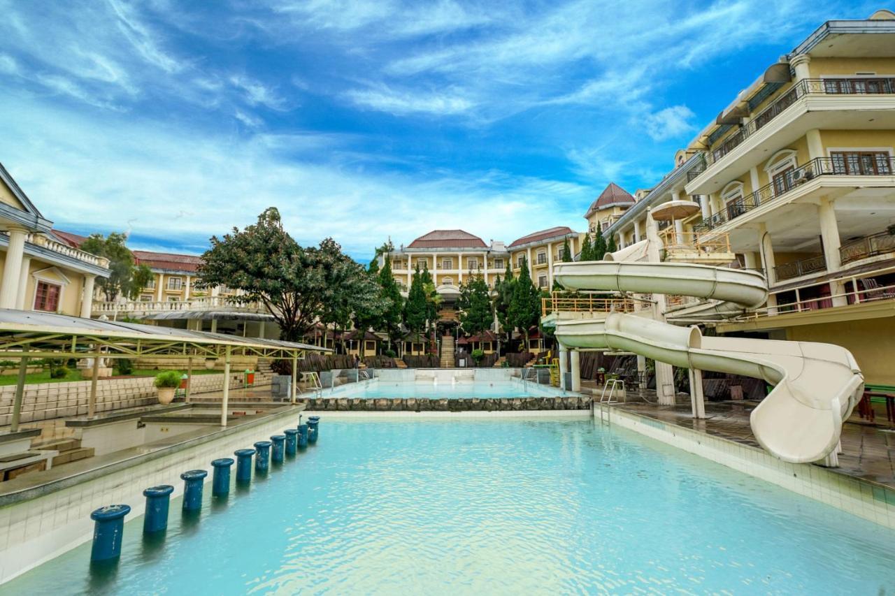 Oyo 395 Tretes Raya Hotel Prigen Exterior photo